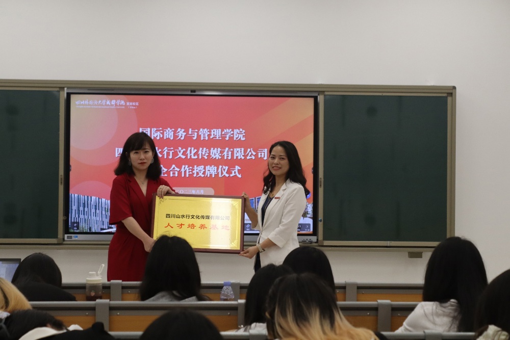 fd424cbc4d32431ea39fb8e90d104c7f.jpg