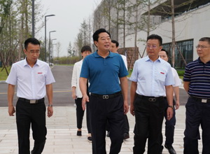 宜宾市委书记刘中伯到宜宾校区调研秋季开学工作