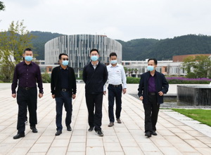 宜宾市委常委、三江新区（临港经开区）党工委书记何永宏到校区调研指导工作