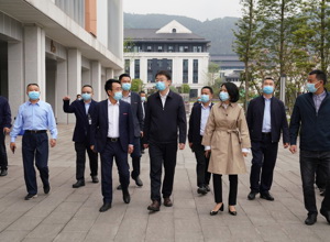 宜宾市政府副市长薛庆到校区督导调研疫情防控和食品安全工作