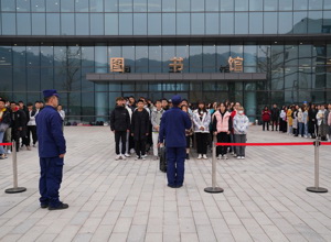校区举行消防安全宣传活动