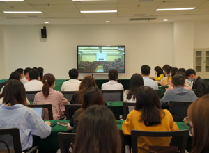 校区师生参加党委书记杨继瑞教授专题党课及专题思政课