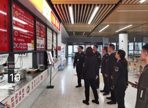 守护好“舌尖上的安全”  ——宜宾市市场监督管理局到校区检查食品卫生安全